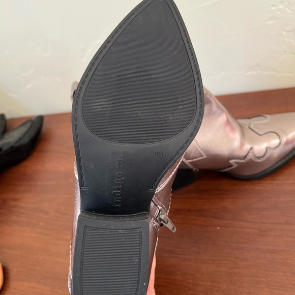 Indigo rd.  Shiny Silver Ankle Boots - Picture 4 of 4